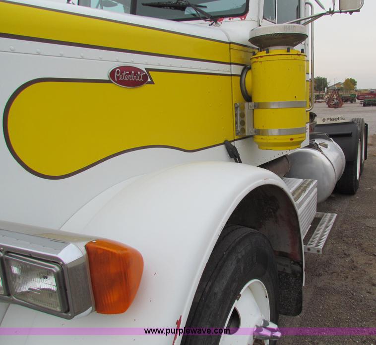 image for item G4336 1989 Peterbilt 379 semi truck
