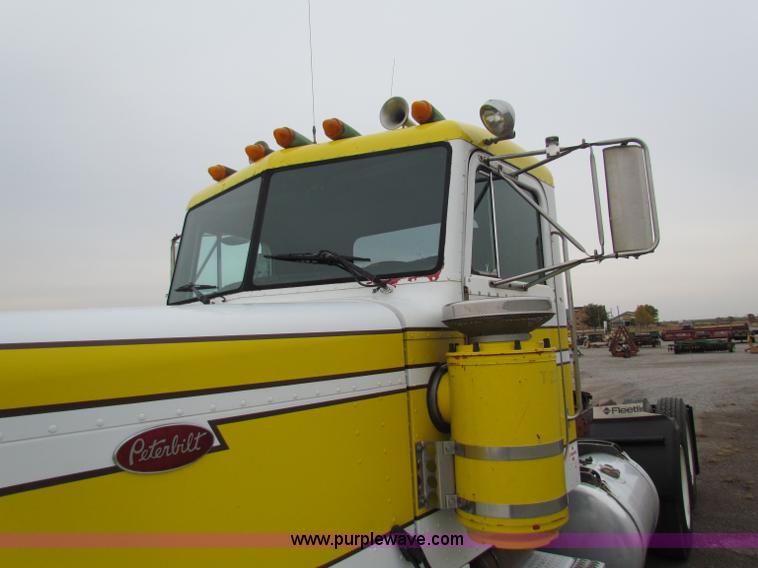 image for item G4336 1989 Peterbilt 379 semi truck