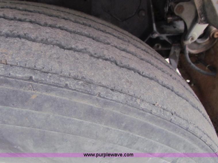 image for item G4336 1989 Peterbilt 379 semi truck