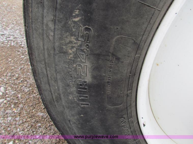 image for item G4336 1989 Peterbilt 379 semi truck