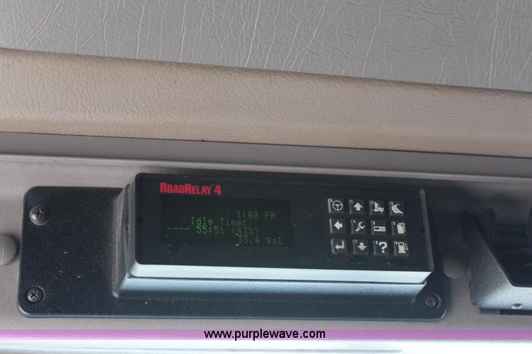 image for item H6766 2002 International 9200i semi truck