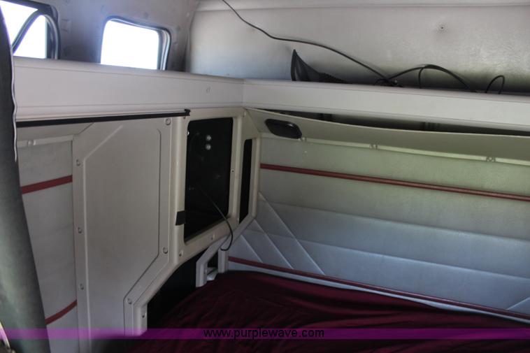 image for item H6766 2002 International 9200i semi truck