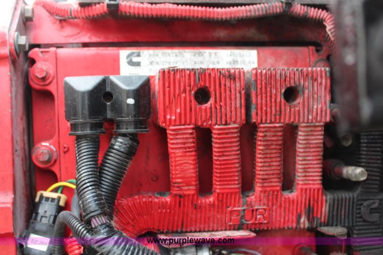 image for item H6766 2002 International 9200i semi truck