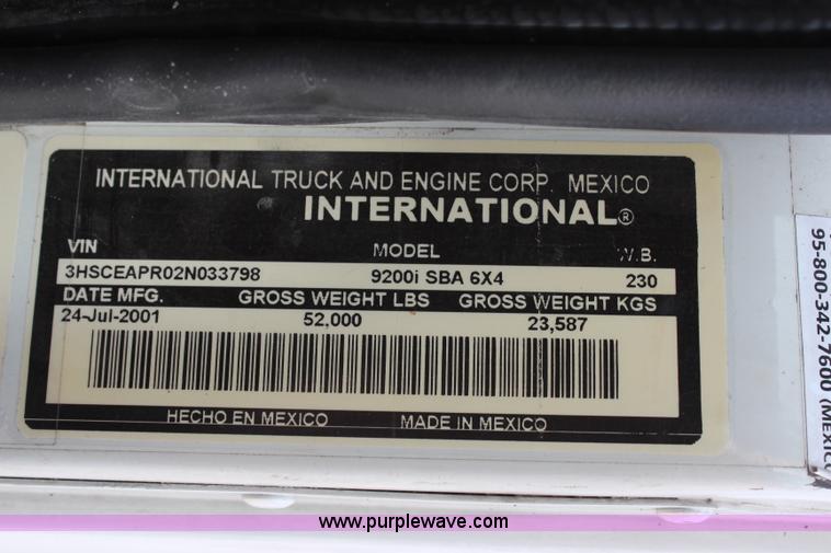 image for item H6766 2002 International 9200i semi truck