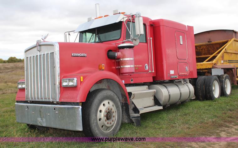 image for item H6904 1991 Kenworth W900B semi truck