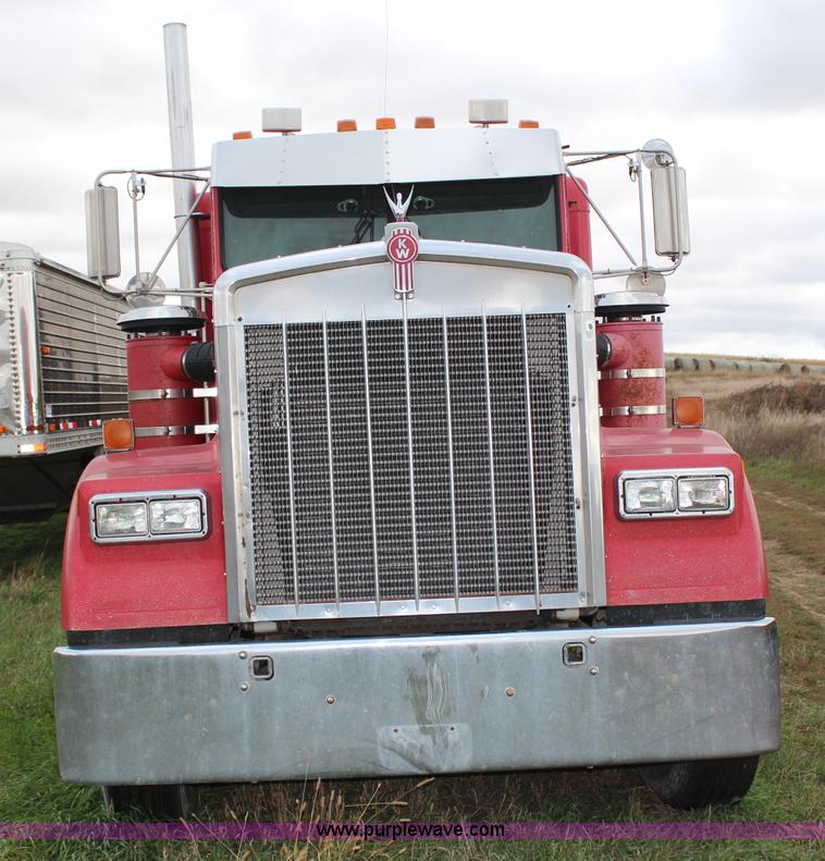image for item H6904 1991 Kenworth W900B semi truck