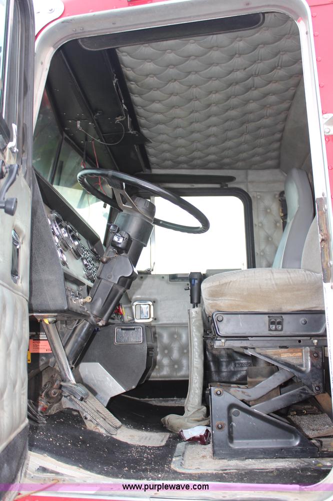 image for item H6904 1991 Kenworth W900B semi truck