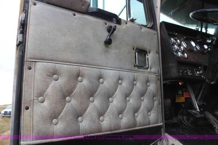 image for item H6904 1991 Kenworth W900B semi truck