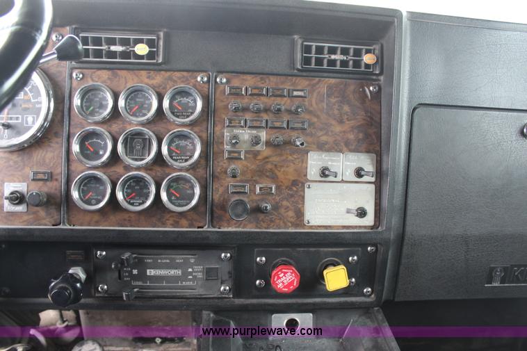 image for item H6904 1991 Kenworth W900B semi truck