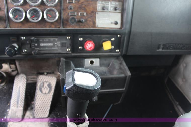 image for item H6904 1991 Kenworth W900B semi truck