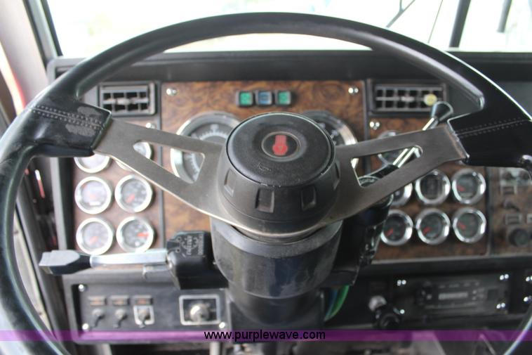 image for item H6904 1991 Kenworth W900B semi truck