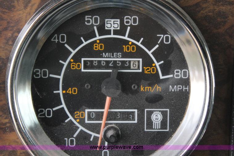 image for item H6904 1991 Kenworth W900B semi truck