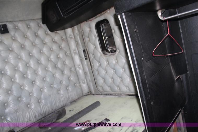 image for item H6904 1991 Kenworth W900B semi truck