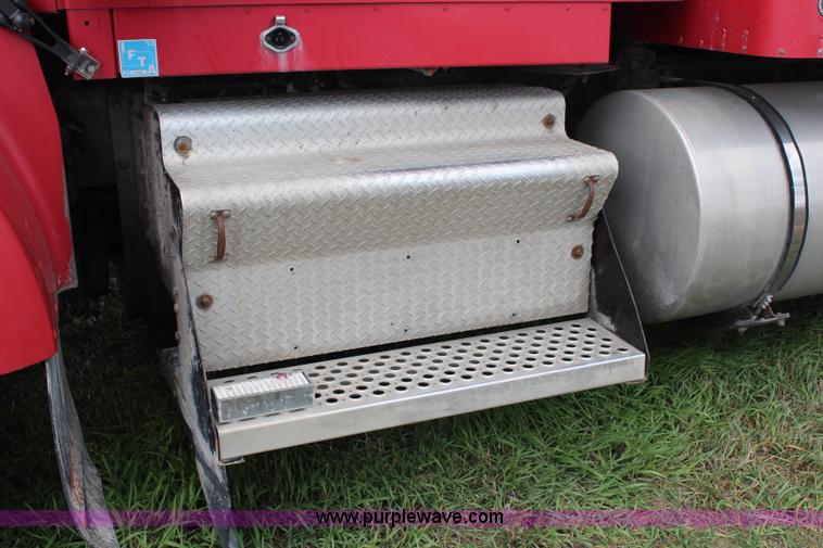 image for item H6904 1991 Kenworth W900B semi truck