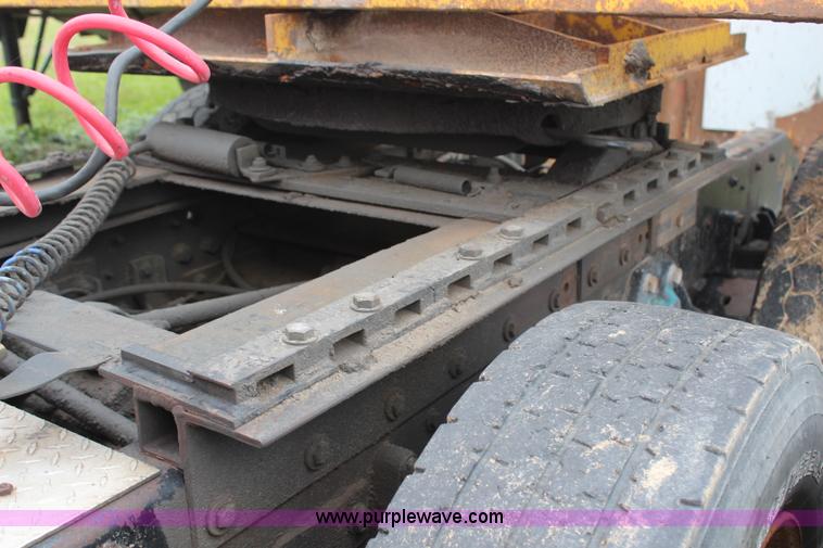 image for item H6904 1991 Kenworth W900B semi truck