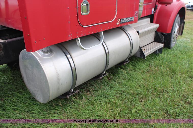 image for item H6904 1991 Kenworth W900B semi truck