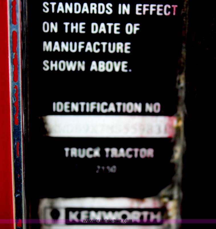image for item H6904 1991 Kenworth W900B semi truck