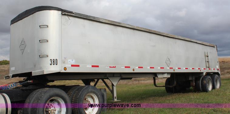 image for item H6905 2001 Travis end dump trailer