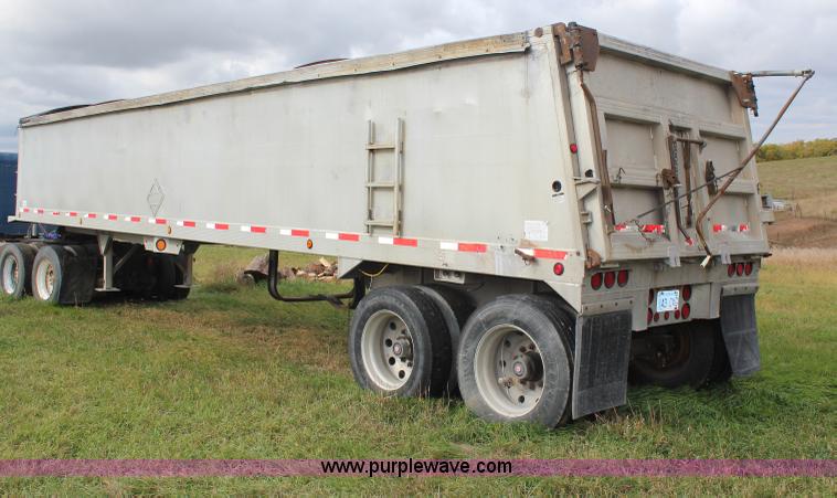 image for item H6905 2001 Travis end dump trailer