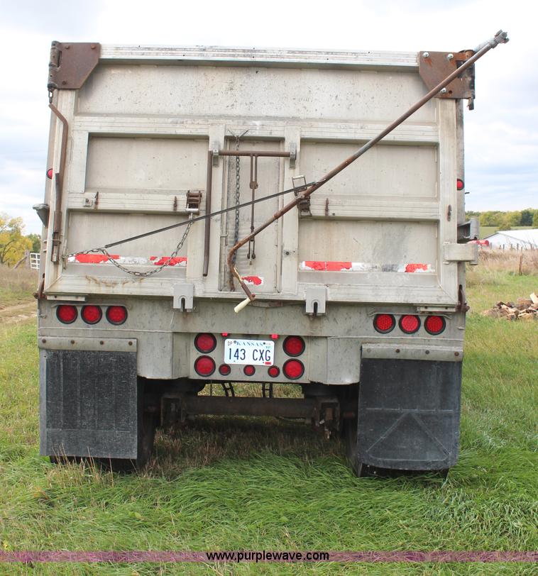 image for item H6905 2001 Travis end dump trailer