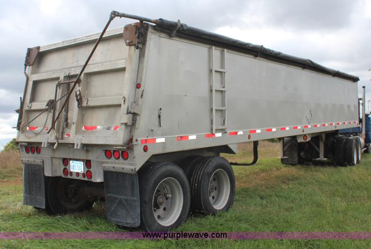 image for item H6905 2001 Travis end dump trailer