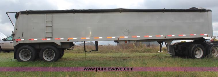image for item H6905 2001 Travis end dump trailer