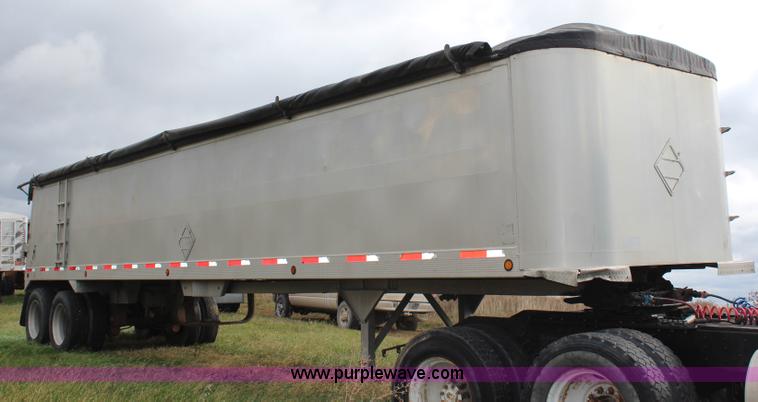 image for item H6905 2001 Travis end dump trailer