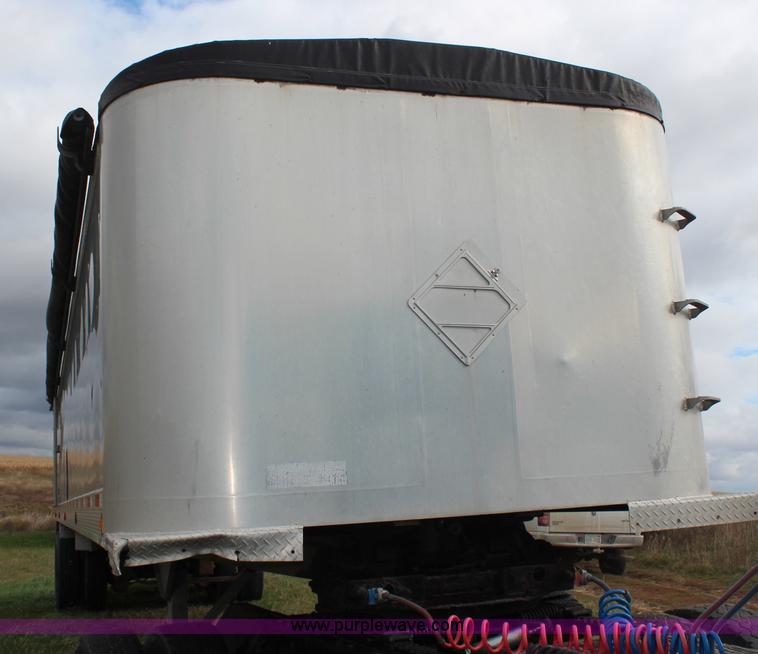 image for item H6905 2001 Travis end dump trailer