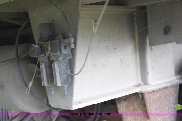 image for item H6905 2001 Travis end dump trailer