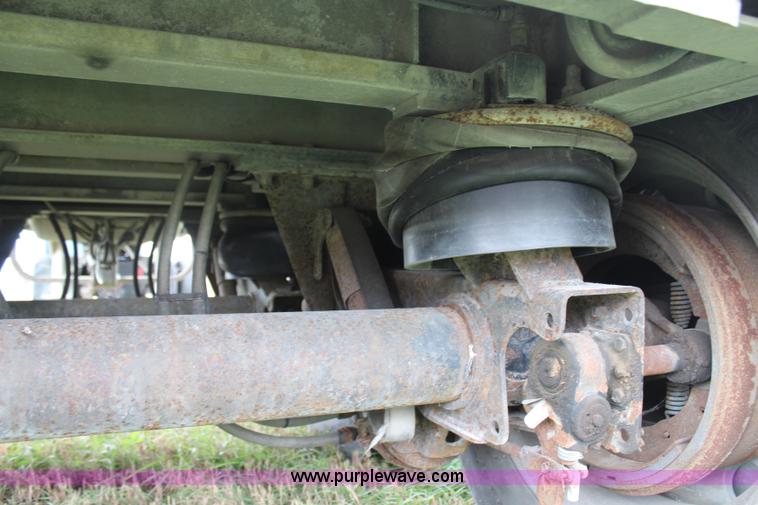 image for item H6905 2001 Travis end dump trailer