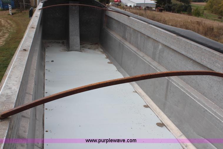 image for item H6905 2001 Travis end dump trailer