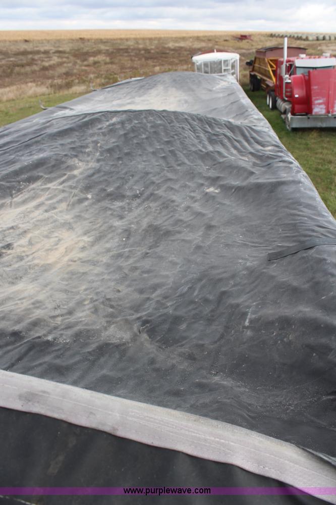 image for item H6905 2001 Travis end dump trailer