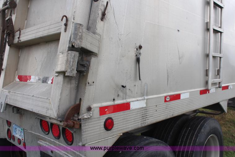 image for item H6905 2001 Travis end dump trailer