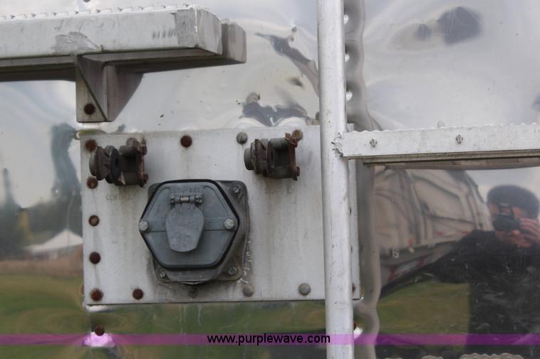 image for item H6907 1988 Timpte grain trailer