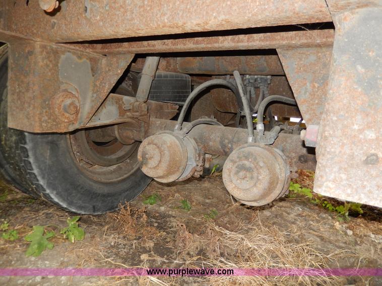 image for item I4275 1997 Utility 53' dry van trailer