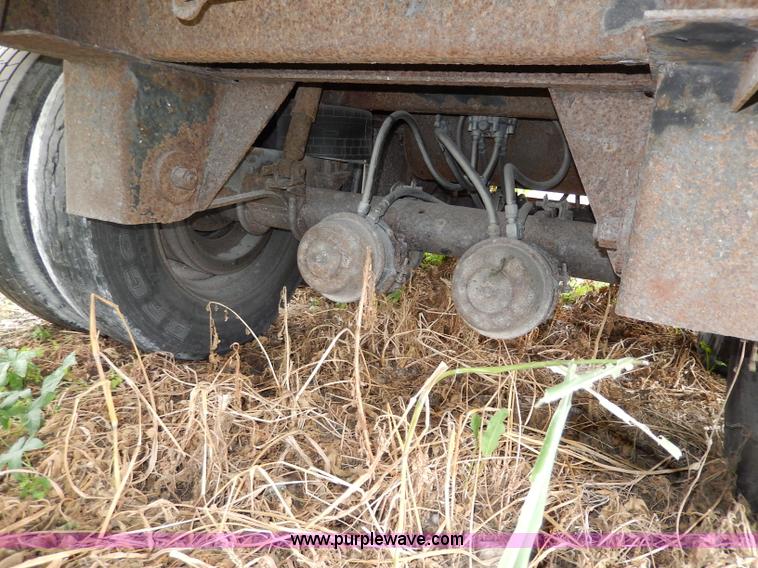 image for item I4277 1997 Utility 53' dry van trailer