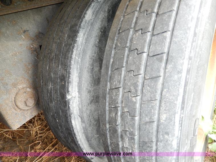 image for item I4277 1997 Utility 53' dry van trailer