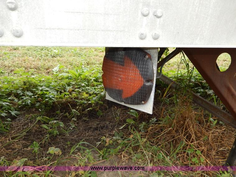 image for item I4277 1997 Utility 53' dry van trailer