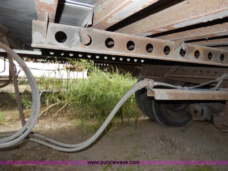 image for item I4307 1997 Utility 53' dry van trailer