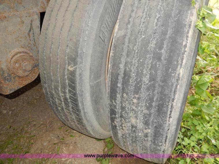 image for item I4307 1997 Utility 53' dry van trailer