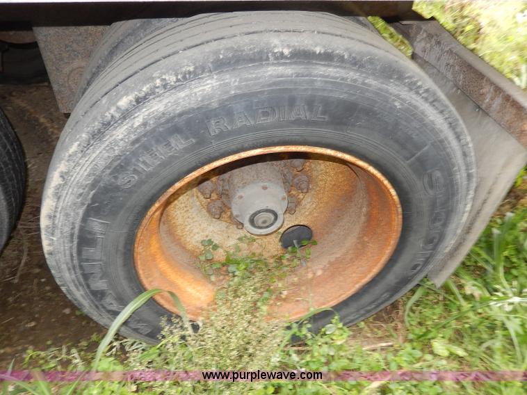 image for item I4307 1997 Utility 53' dry van trailer