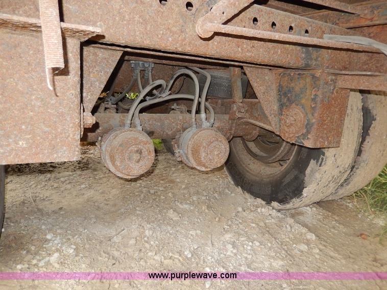 image for item I4308 1997 Utility 53' dry van trailer