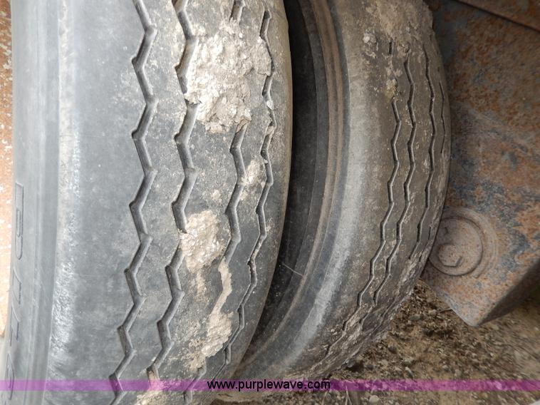 image for item I4308 1997 Utility 53' dry van trailer