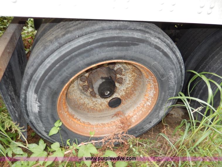 image for item I4309 1997 Utility 53' dry van trailer