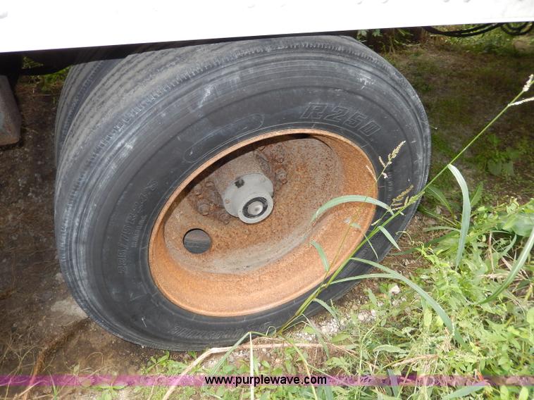 image for item I4309 1997 Utility 53' dry van trailer