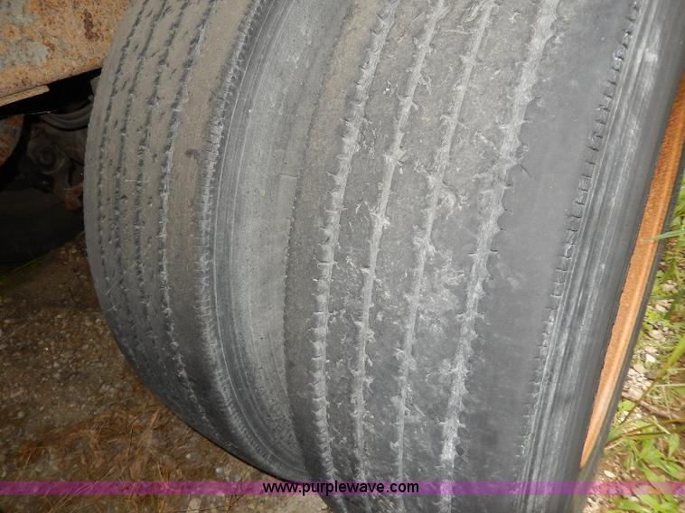 image for item I4309 1997 Utility 53' dry van trailer