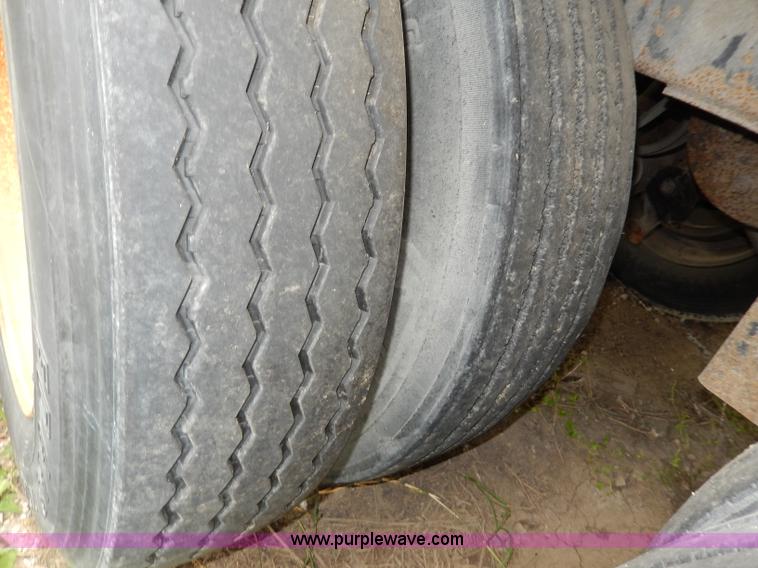 image for item I4310 1997 Utility 53' dry van trailer