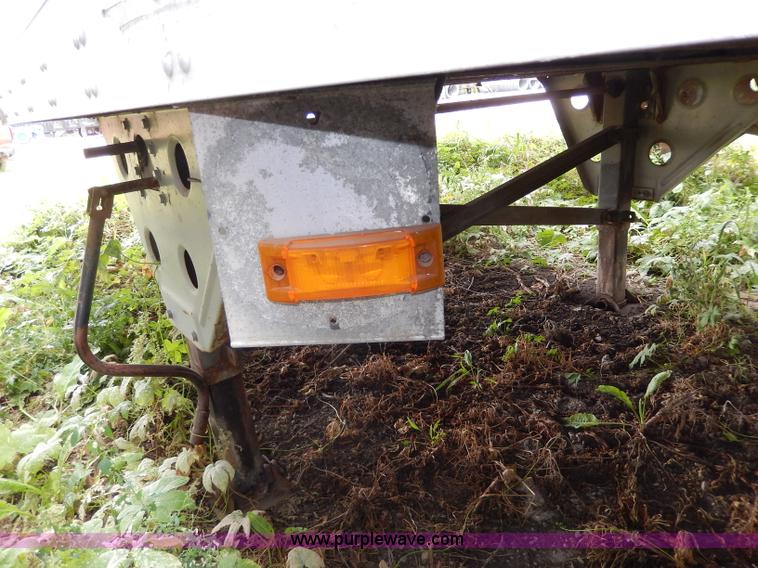 image for item I4312 1997 Utility 53' dry van trailer