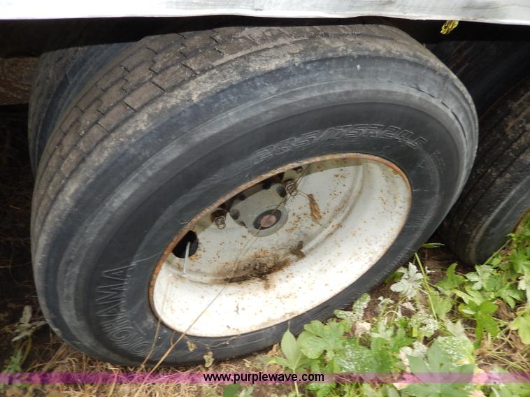 image for item I4312 1997 Utility 53' dry van trailer