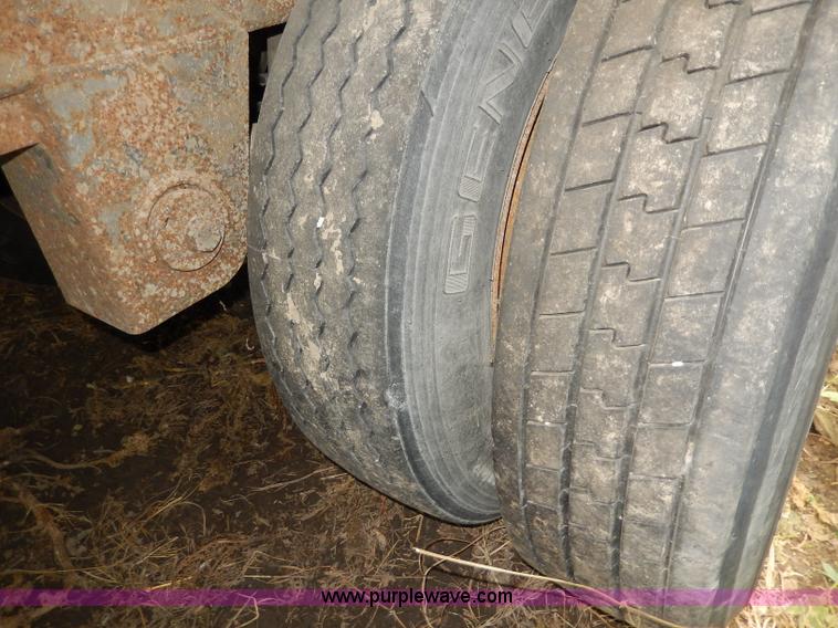 image for item I4312 1997 Utility 53' dry van trailer